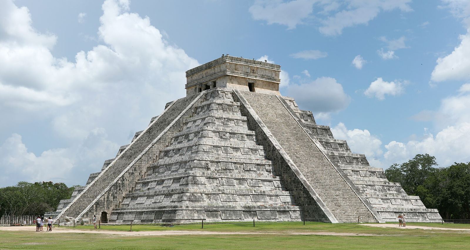 El Castillo (Temple of Kukulcán) at Chichén Itzá