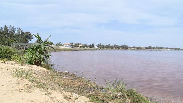 Het roze zoutmeer Lac Rose bij Dakar