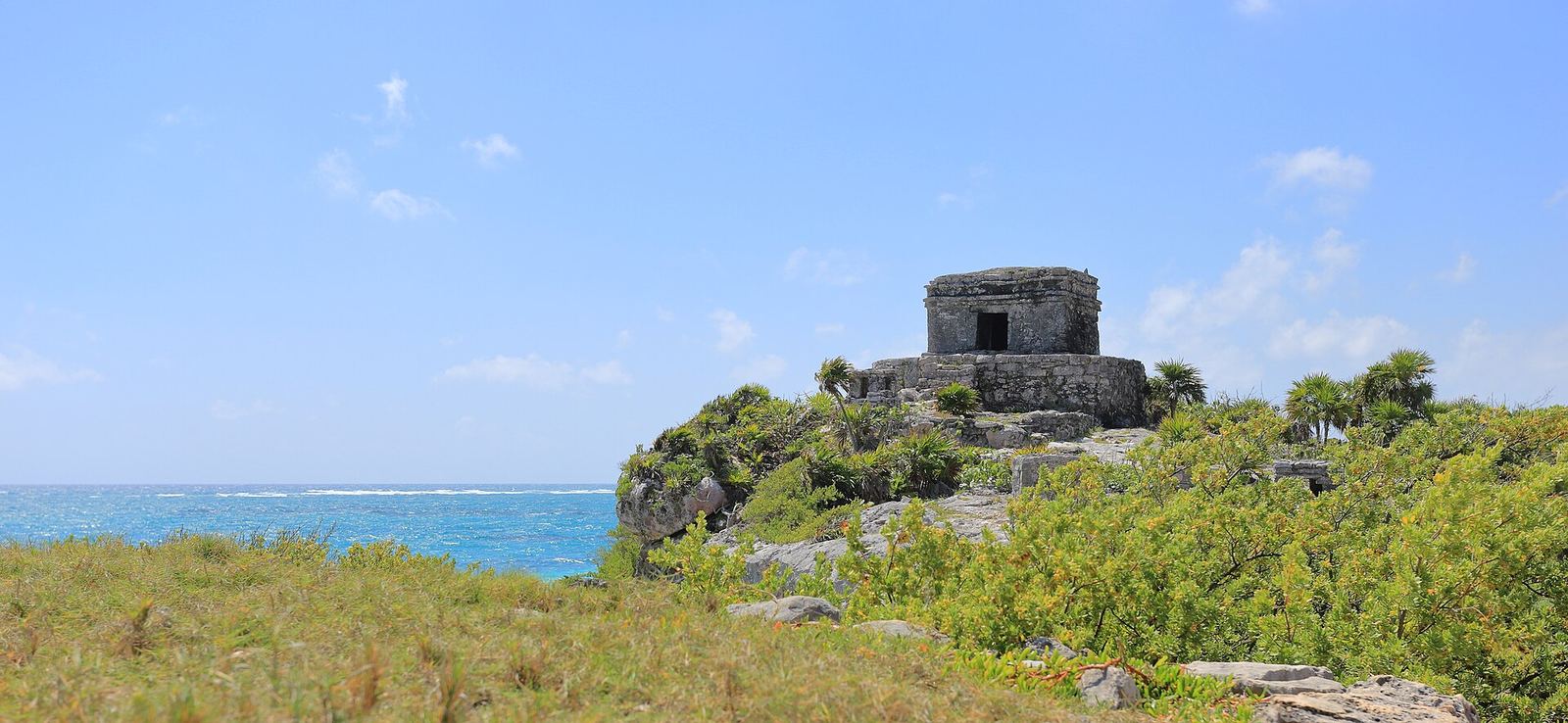 The Tulum temple on the cliff above the Caribbean Sea